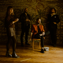 Izzy & The Black Trees