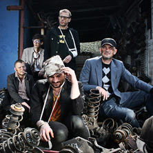 Kombajn Do Zbierania Kur Po Wioskach